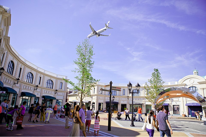 Shopping, Tax Refund and Currency Exchange: Where to Find Forexchange at McArthurGlen Outlets