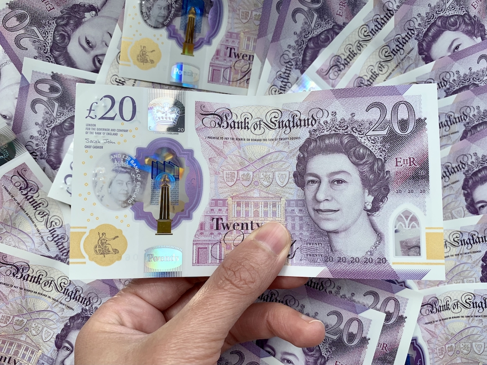 Currency exchange in Italy: where to change British pounds to euros online