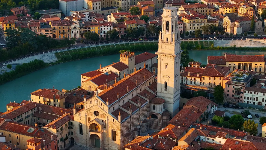 Currency Exchange at Verona: What to Know